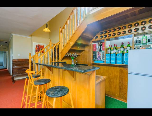 8 BEDROOM HOUSE FOR SALE IN COWIES HILL